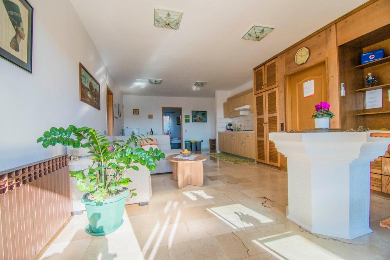 Apartments Grand & Plav In Krk クルク エクステリア 写真
