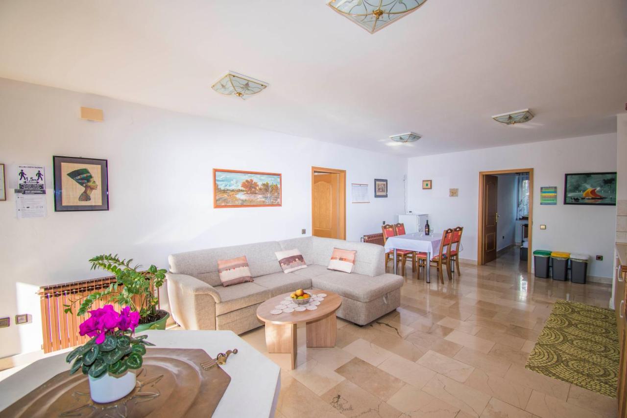 Apartments Grand & Plav In Krk クルク エクステリア 写真