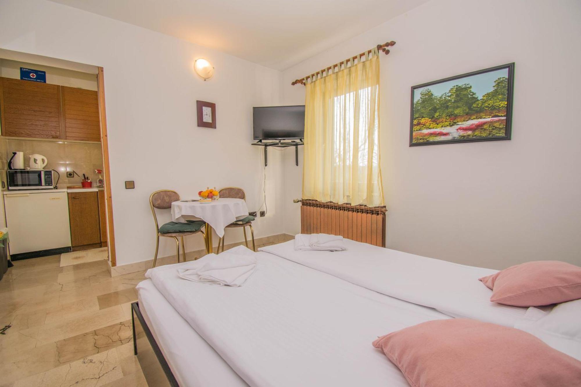Apartments Grand & Plav In Krk クルク エクステリア 写真