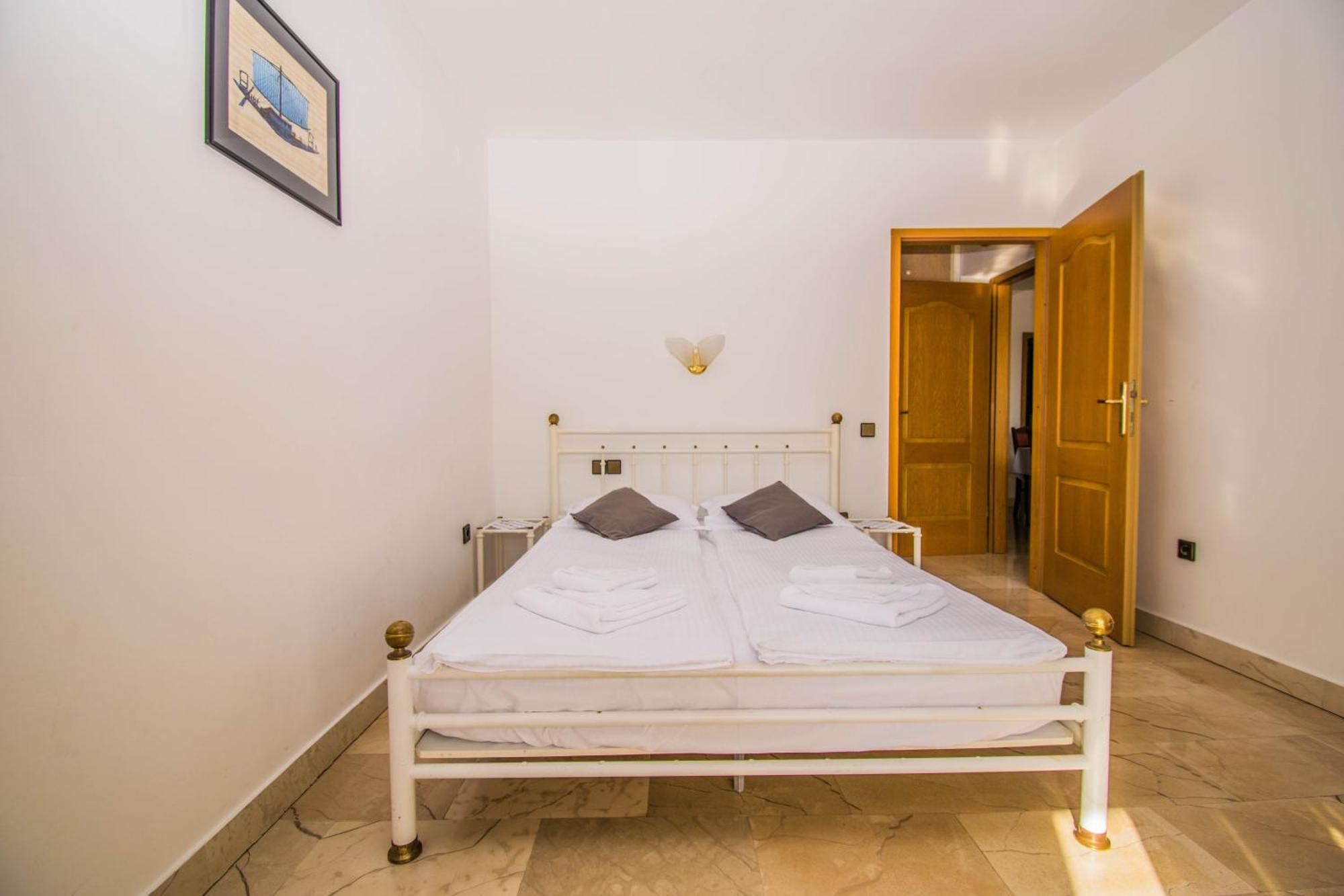 Apartments Grand & Plav In Krk クルク エクステリア 写真