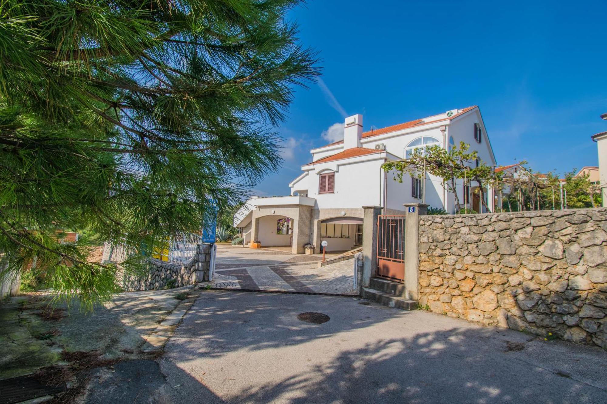 Apartments Grand & Plav In Krk クルク エクステリア 写真