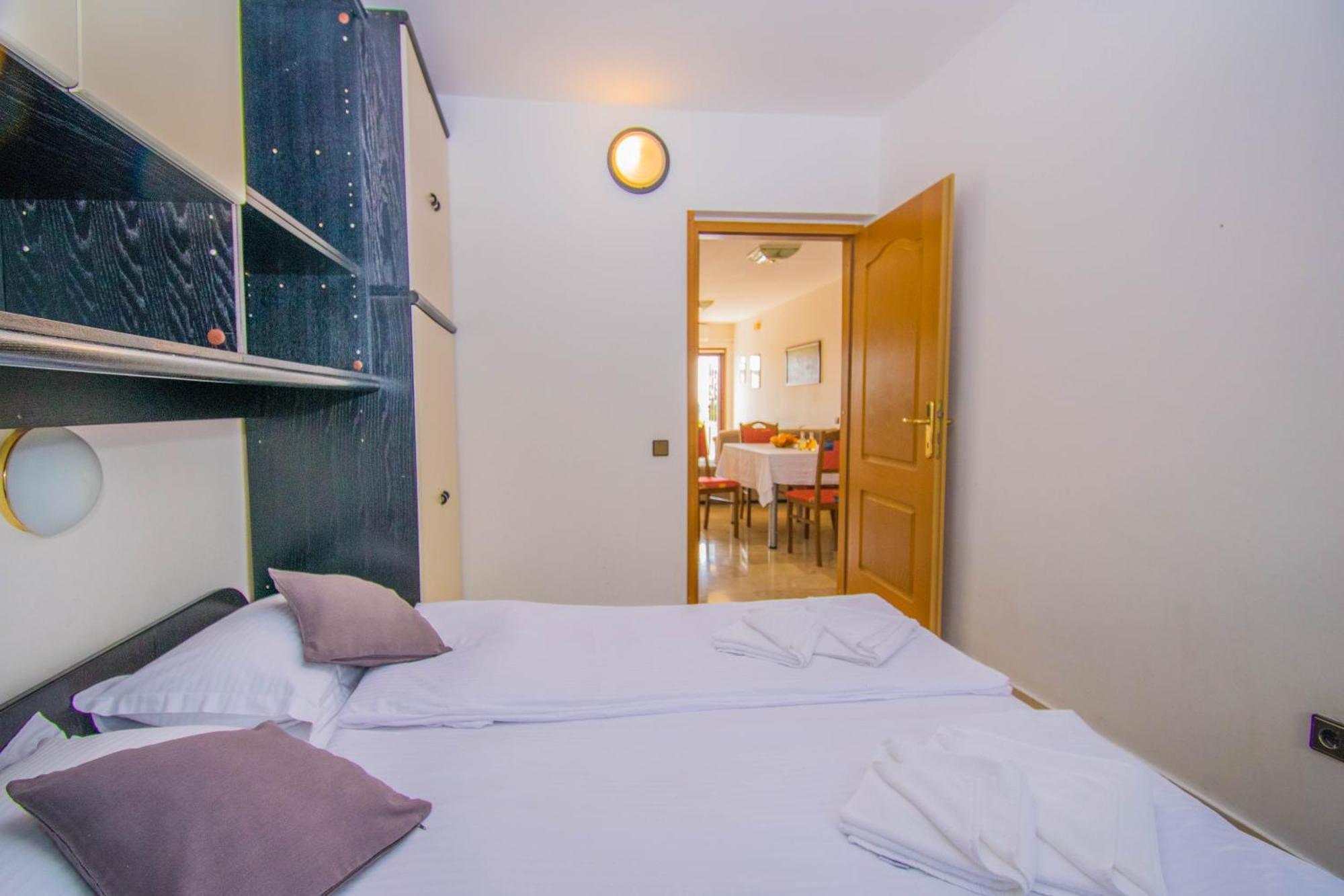 Apartments Grand & Plav In Krk クルク エクステリア 写真